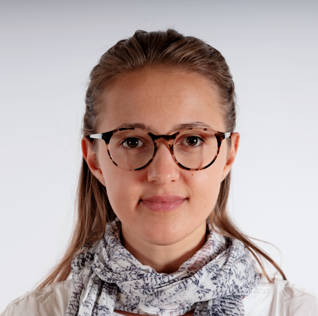 Portrait of Lora Fanda